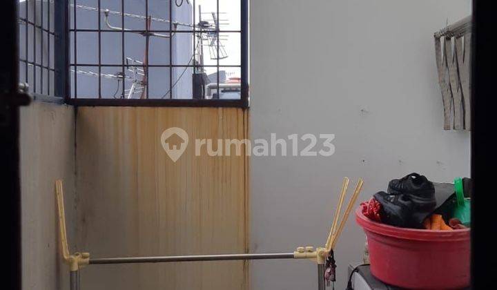 Rumah 2 lantai, minimalis, siap huni,lingkungan tidak banjir 2
