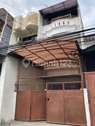 Dijual Butuh Uang Rumah 4 Lantai di Jelambar Siap Huni