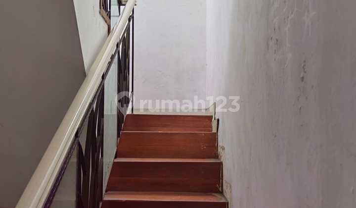 Dijual Rumah 3 Lantai Harus Renovasi 2