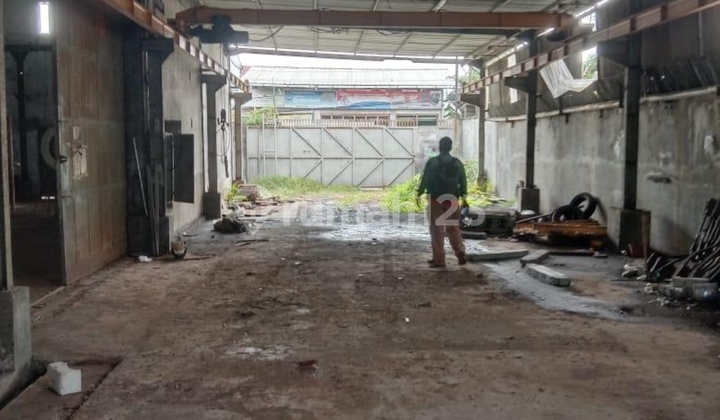 Warehouse for Rent in North Tambun with Overhead Crane