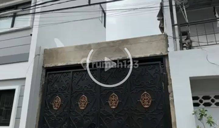 Rumah Tua , Harus Renovasi. Pinggir Jalan, Tidak Jauh Dari Jalan Utama 2