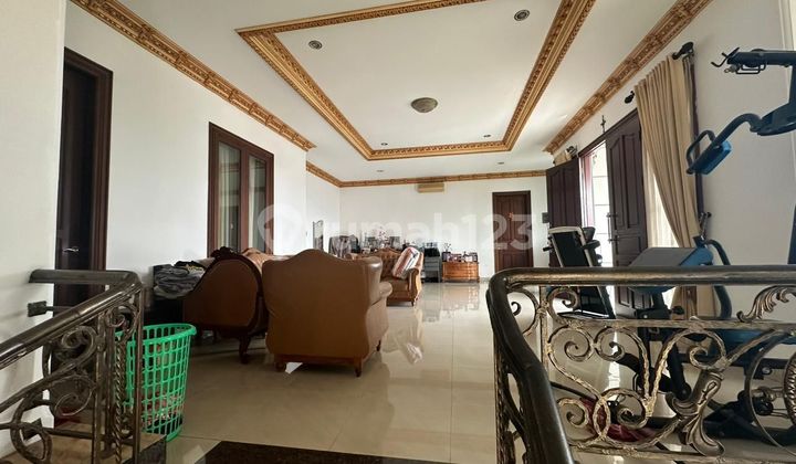 Rumah Mewah di Sunter, Bangunan 3 Lantai Hook. Furnish