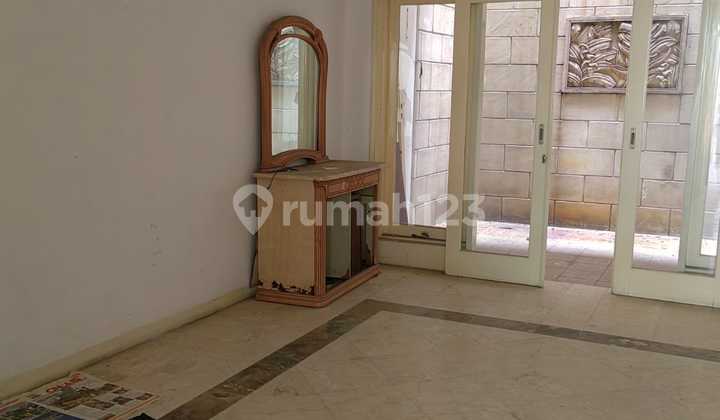 Old House for Sale in Kelapa Gading Needs Renovation