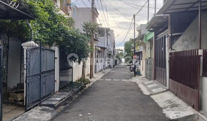 Dijual Rumah 2.5 Lantai di Duren Sawit Dijual Rumah 2.5 Lantai di Duren Sawit