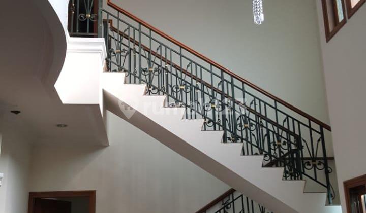 Quick Sale: Luxurious 2-Story Hook House in Cempaka Putih, Good Condition, Ready to Occupy 2