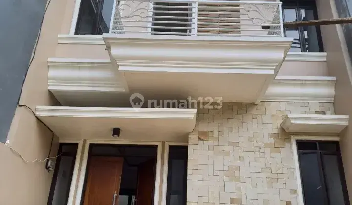 Rumah 2 Lantai Siap Huni Lokasi Pinggir Jalan Raya Srengseng  2