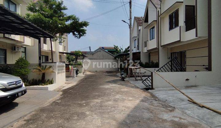 Rumah Cantik 2 Lantai Siap Huni One Gate System Bonus Furniture  2