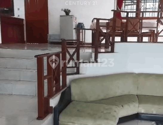 Villa with Swimming Pool on Jogjogan Street, Cisarua Bogor 2