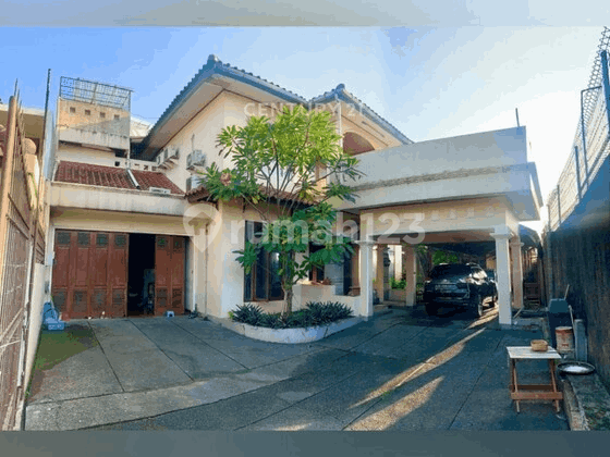 Rumah Hook Kampung Rambutan Jakarta Timur