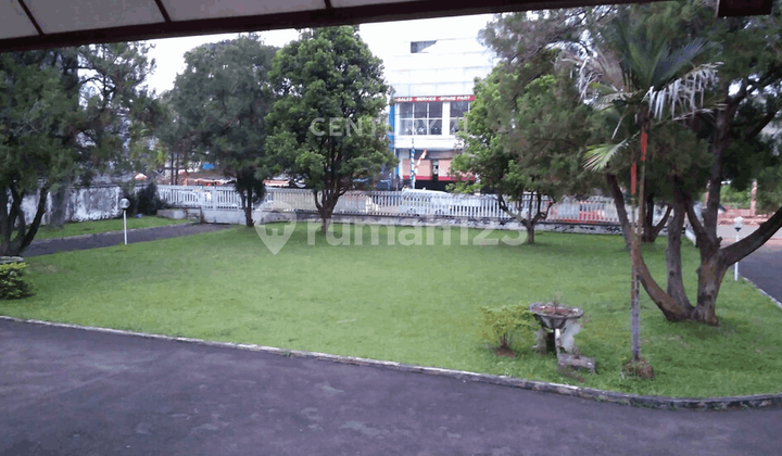 Strategic Classic House Suitable for Business on Merdeka Street, Bogor