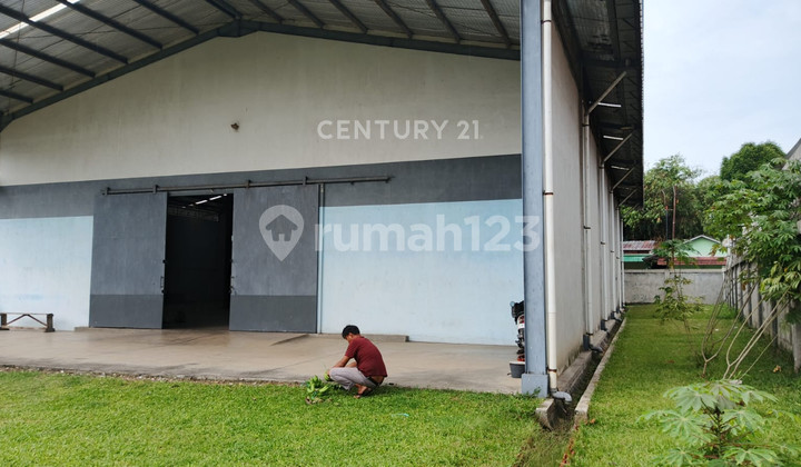 Strategic Warehouse in Front of School on Jl Karadenan Cibinong Bogor Strategic Warehouse in Front of School on Jl Karadenan Cibinong Bogor