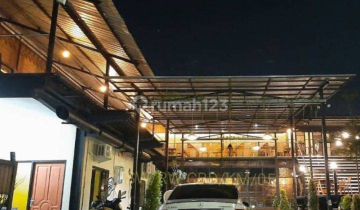 kan Ex-Cafe di Ketintang dekat Sekolah Al-Hikmah 2