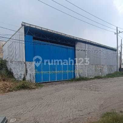 Warehouse for Sale Ready to Use at an Economous Price in Romokalisari, Surabaya Warehouse for Sale Ready to Use at an Economous Price in Romokalisari, Surabaya