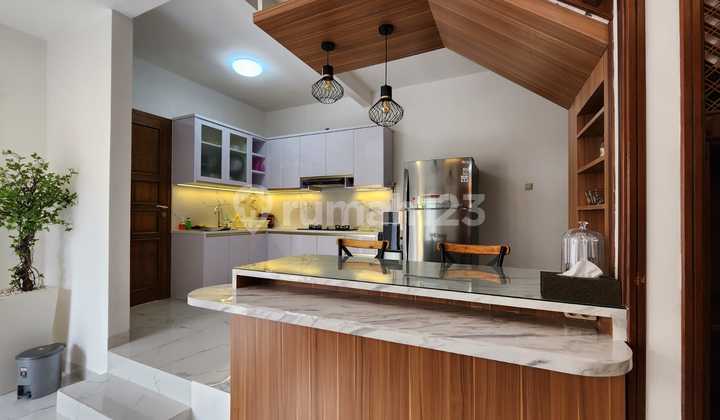 Rumah Modern Tropis plus Kolam Renang di Taman Legian Sentul City 2