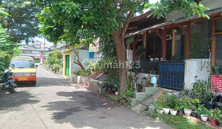 Rumah Hoek Dekat Jalan Utama Di Perumnas Depok 1 2