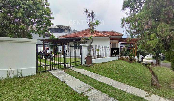 Rumah Hook Taman Luas Di Sentul City Cluster Taman Legian 2