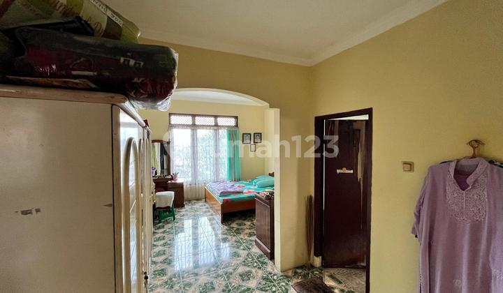 Rumah Besar Gaya Vila  Taman Luas dekat Bogor Nirwana Residence 2