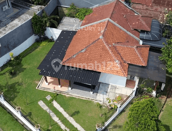 Hook House Spacious Garden In Sentul City Cluster Taman Legian