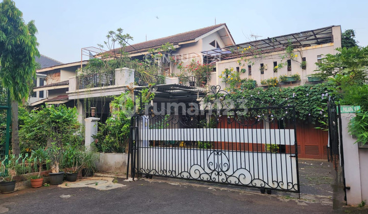 Strategic Location House in Pasar Minggu Agriculture Complex, South Jakarta