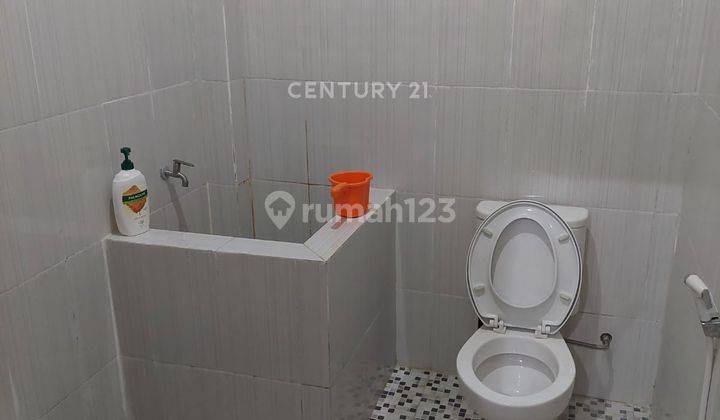 kamar mandi rumah dekat tol di perumahan