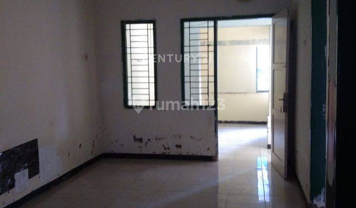 ruang tamu rumah cluster strategis di mutiara