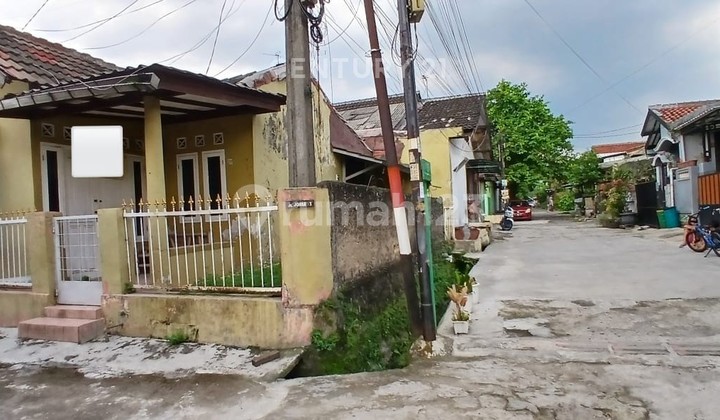 Rumah Taman Pagelaran Hook Ciomas Bogor