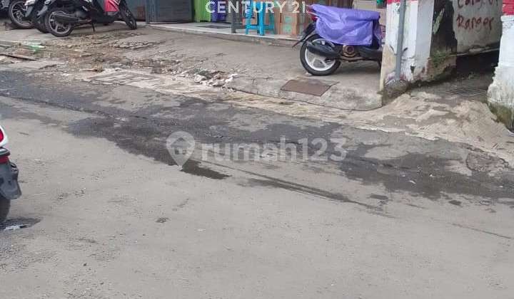 Roadside Shop House Strategically Located on Jl Cimanggu Barata, Bogor 2