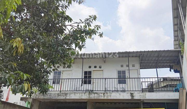 tampak depan rumah strategis di perumahan jatijajar