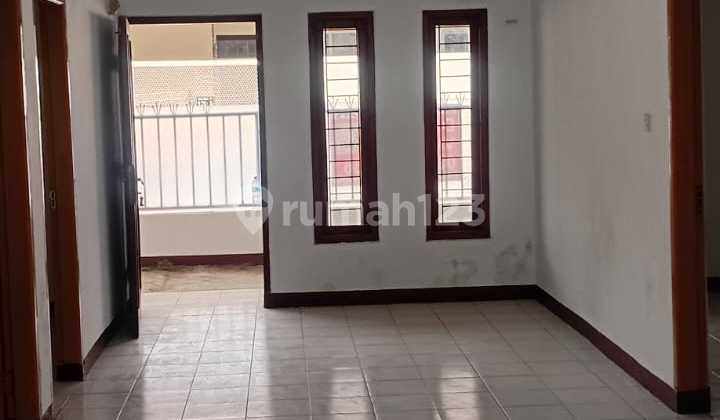 Disewakan Rumah di Taman Kopo Indah 1 Ada Garasi Halaman Luas 2