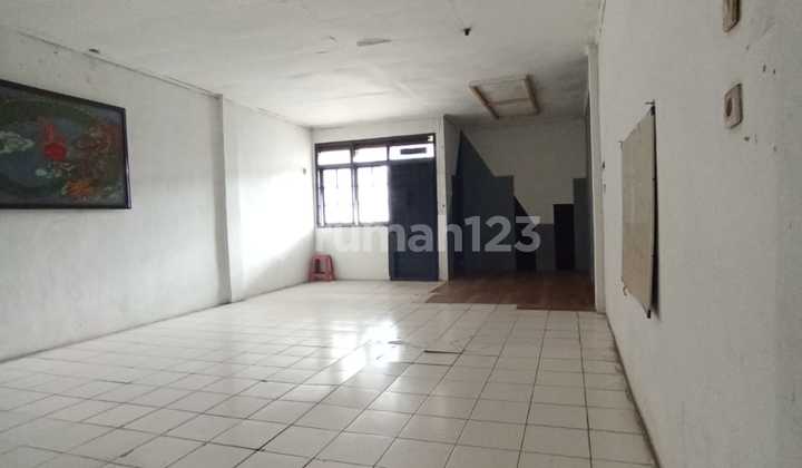 Shop House in Caringin 3 Floors 2