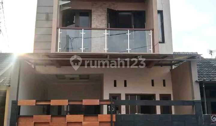 House in Cigondewah Hilir Within One Gate Cluster Fully Furnished 2