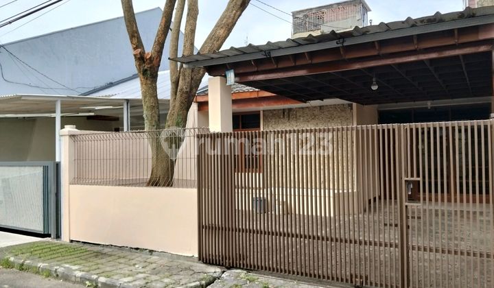 House in Muara Hadap Timur with Newly Renovated, Clear Artesian Water. House in Muara Hadap Timur with Newly Renovated, Clear Artesian Water.