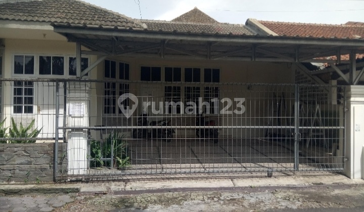 Paviliun di Buah Batulingkungan Tenang