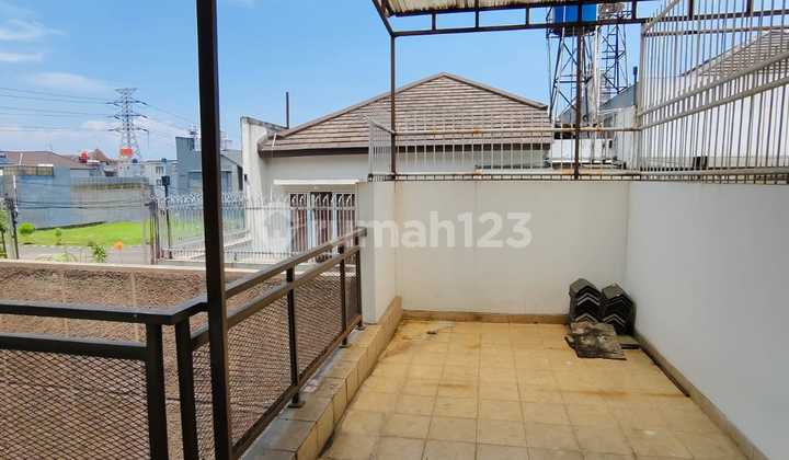 House in Mekar Wangi, the Favorite Cluster, Facing East 2