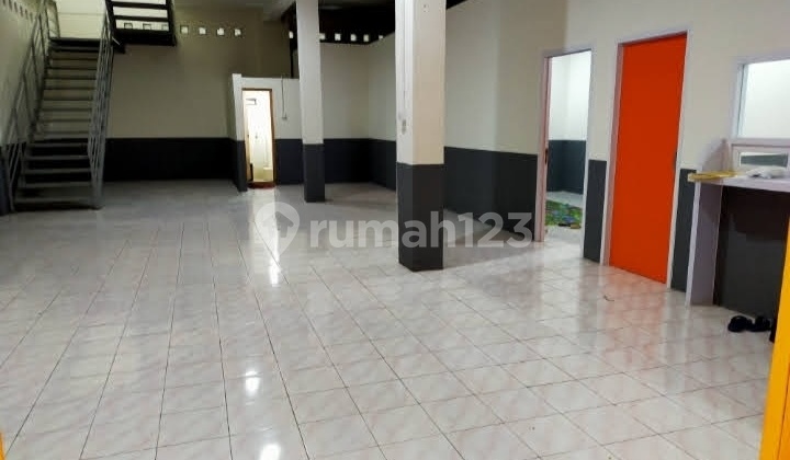 Ruko Majalaya, spacious parking, container access. 2
