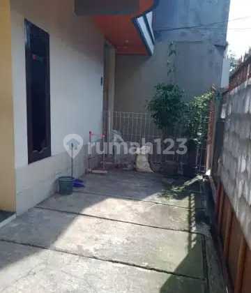 House in Supratman and Ahmad Yani in an Alley House in Supratman and Ahmad Yani in an Alley