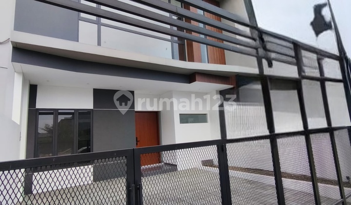 Rumah Baru Di Setra Duta Pencahayaan Bagus  2