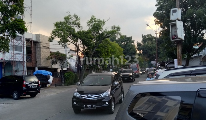 New Strategic Shop House in the City Center, Banteng Main Road, Bandung 2