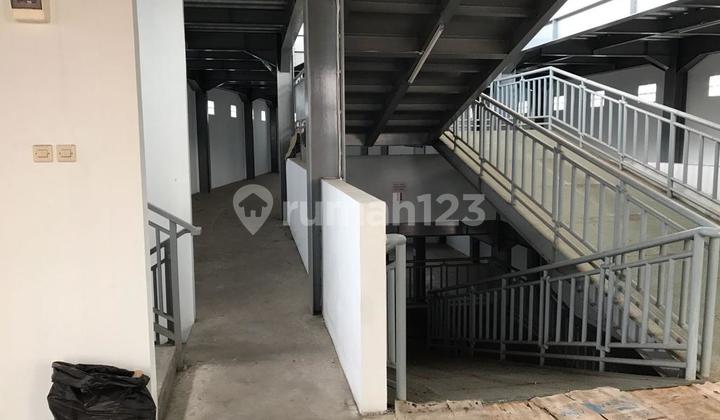 Shop House Former Parking Building Strategic in the Business Center of Pasar Baru Back Street