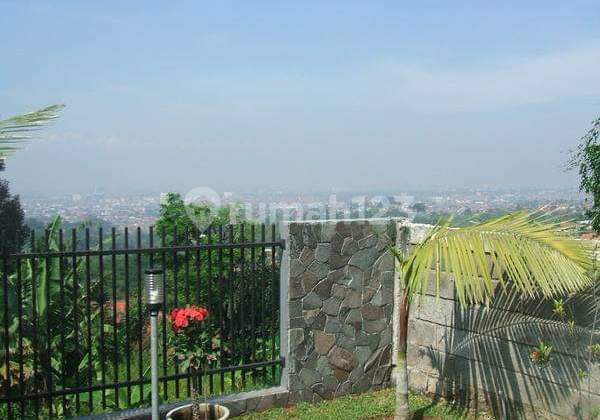 RUMAH VILLA BANDUNG DENGAN CITY VIEW YANG MENAWAN RUMAH VILLA BANDUNG DENGAN CITY VIEW YANG MENAWAN