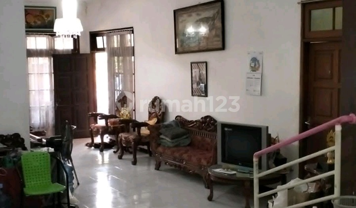 Dijual Rumah 240M2 Simpang Darmo Permai Selatan Terawat Surabaya Barat
