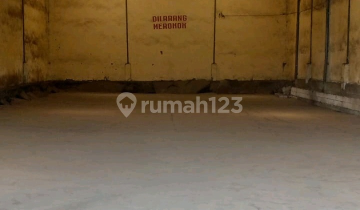 Warehouse for Sale in Osowilangun Romokalisari, Small Area 660M2, West Surabaya.