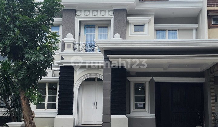 Disewakan Rumah Cantik Baru Renov 7+1 Kamar di Cluster Greenwood Lippo Cikarang