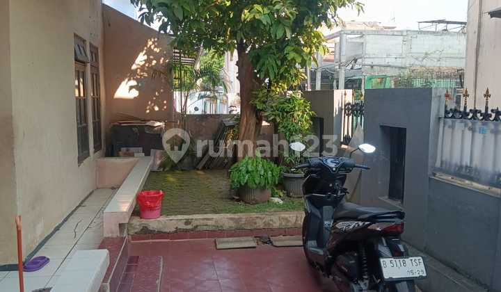 For Quick Sale Old House (Needs Renovation) In Pondok Kopi East Jakarta