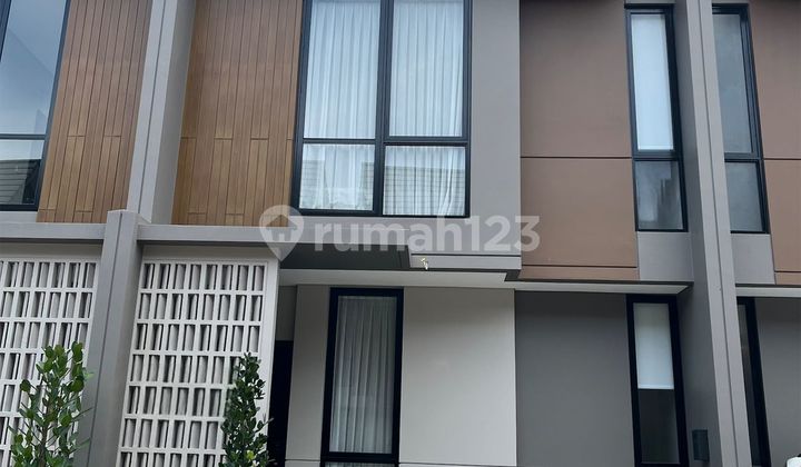 Disewakan Rumah Baru 2 Lantai Minimalis Full Furnished di Daerah Cluster Viola, Summarecon Crown Gading, Bekasi