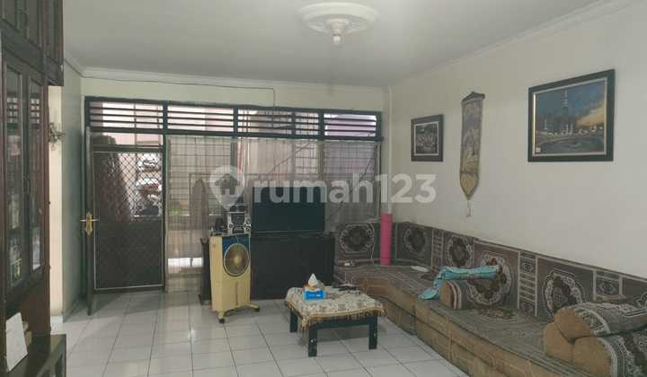 Dijual Rumah Terawat 3 Lantai luas 240m2 di Pondok Kopi Jakarta Timur Dijual Rumah Terawat 3 Lantai luas 240m2 di Pondok Kopi Jakarta Timur