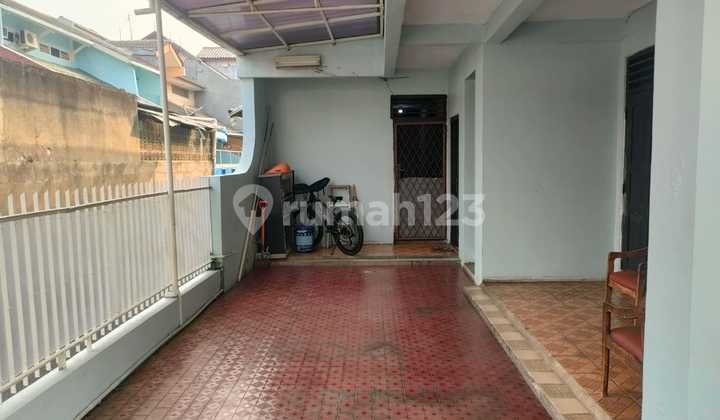 Dijual Rumah Terawat 3 Lantai luas 240m2 di Pondok Kopi Jakarta Timur 2