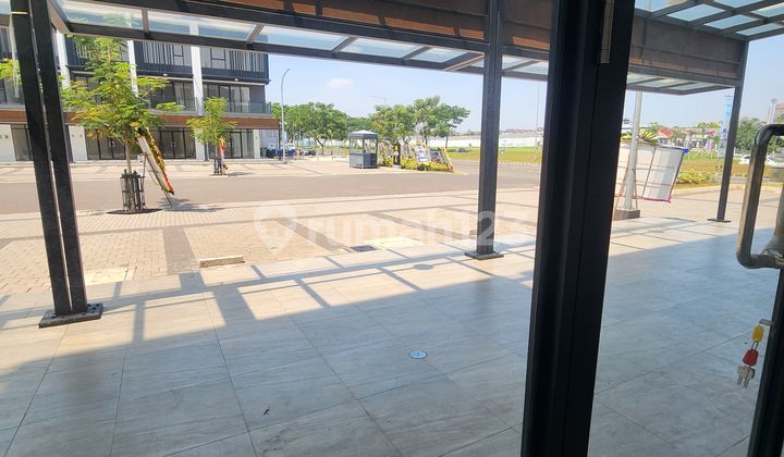 For Rent, Ready-to-Use Shop House on Main Boulevard Roadside, Gading Serpong 2