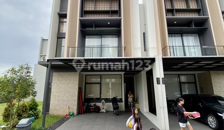 Disewakan Rumah Mewah BSD Furnished Posisi Hoek Gading Serpong