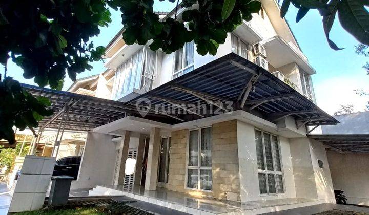 rumah hook  luas .siap 2 lantai di discovery bintaro jaya 1